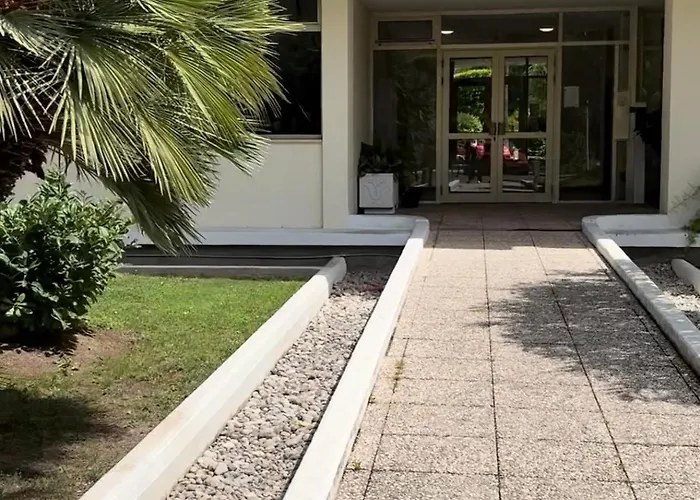 Moderne - Parking - Proche De La *